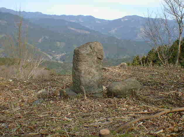 山頂の石柱