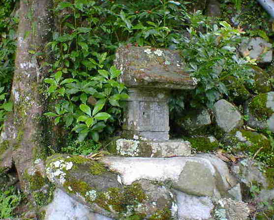 須郷の石祠